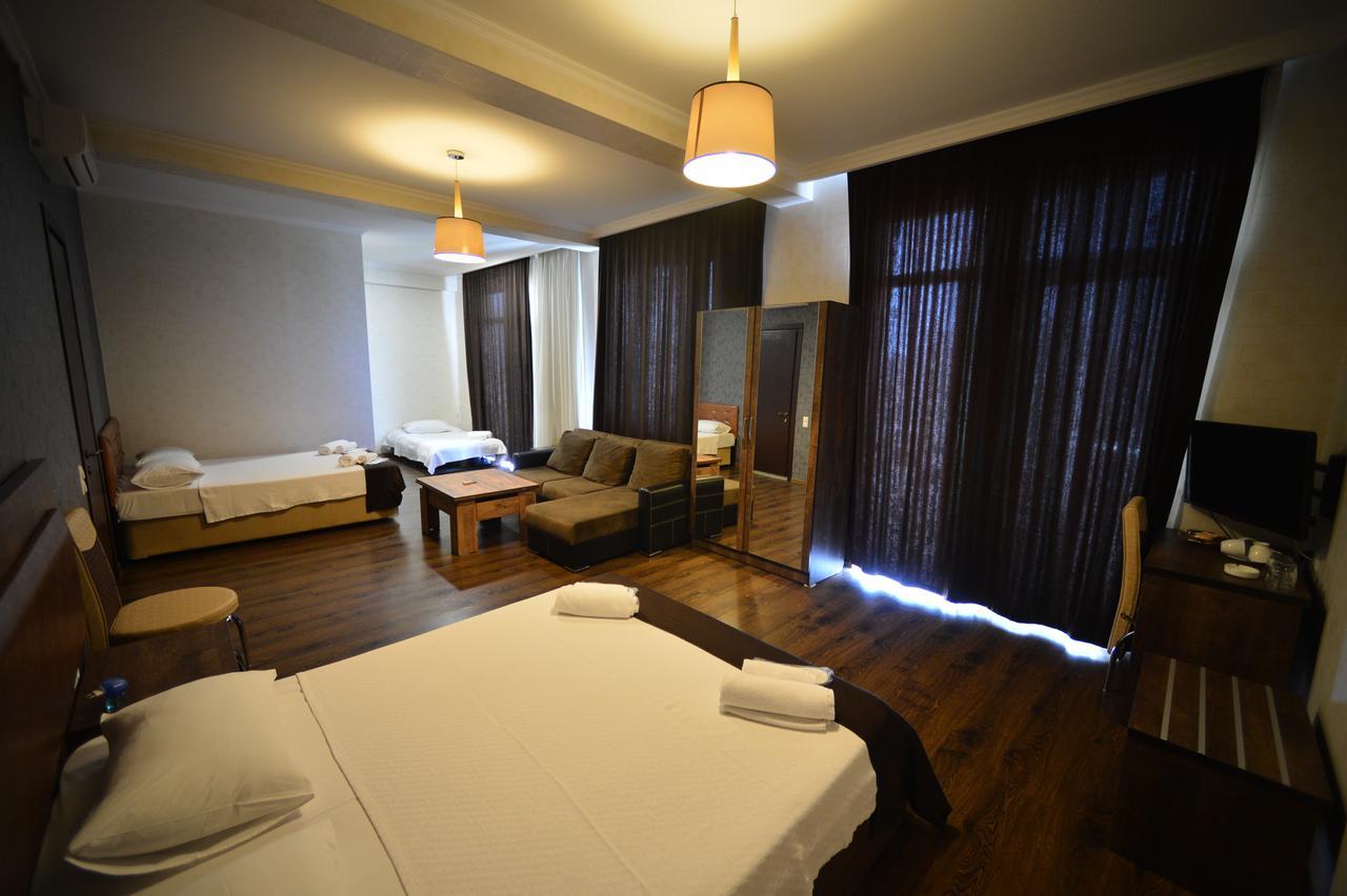 Green Hotel Batumi Exteriör bild
